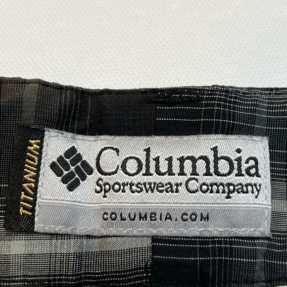 Columbia Titanium Omni-Shield Black Plaid Shorts size 16 - Picture 4 of 12